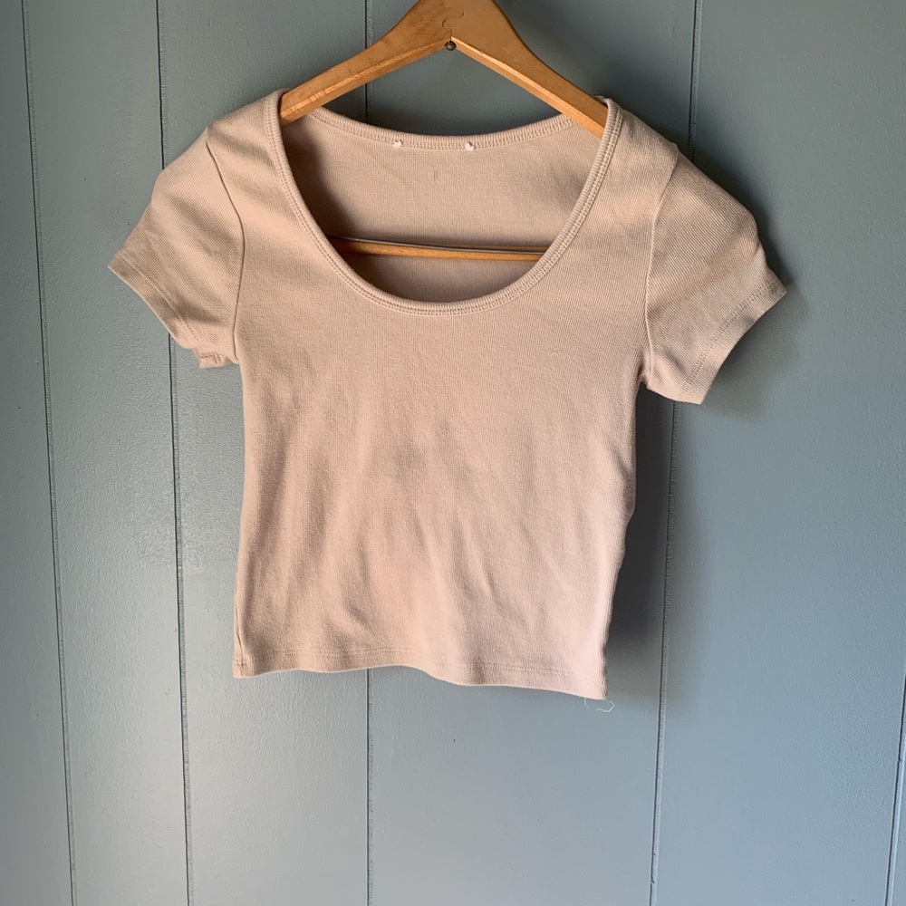 🖤 3/ $10 Crop top